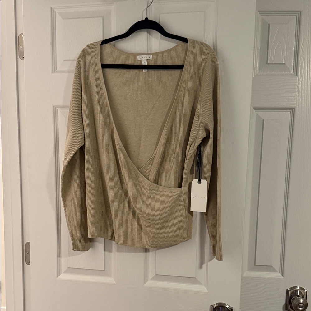 Lapis Elegant Beige Sweater